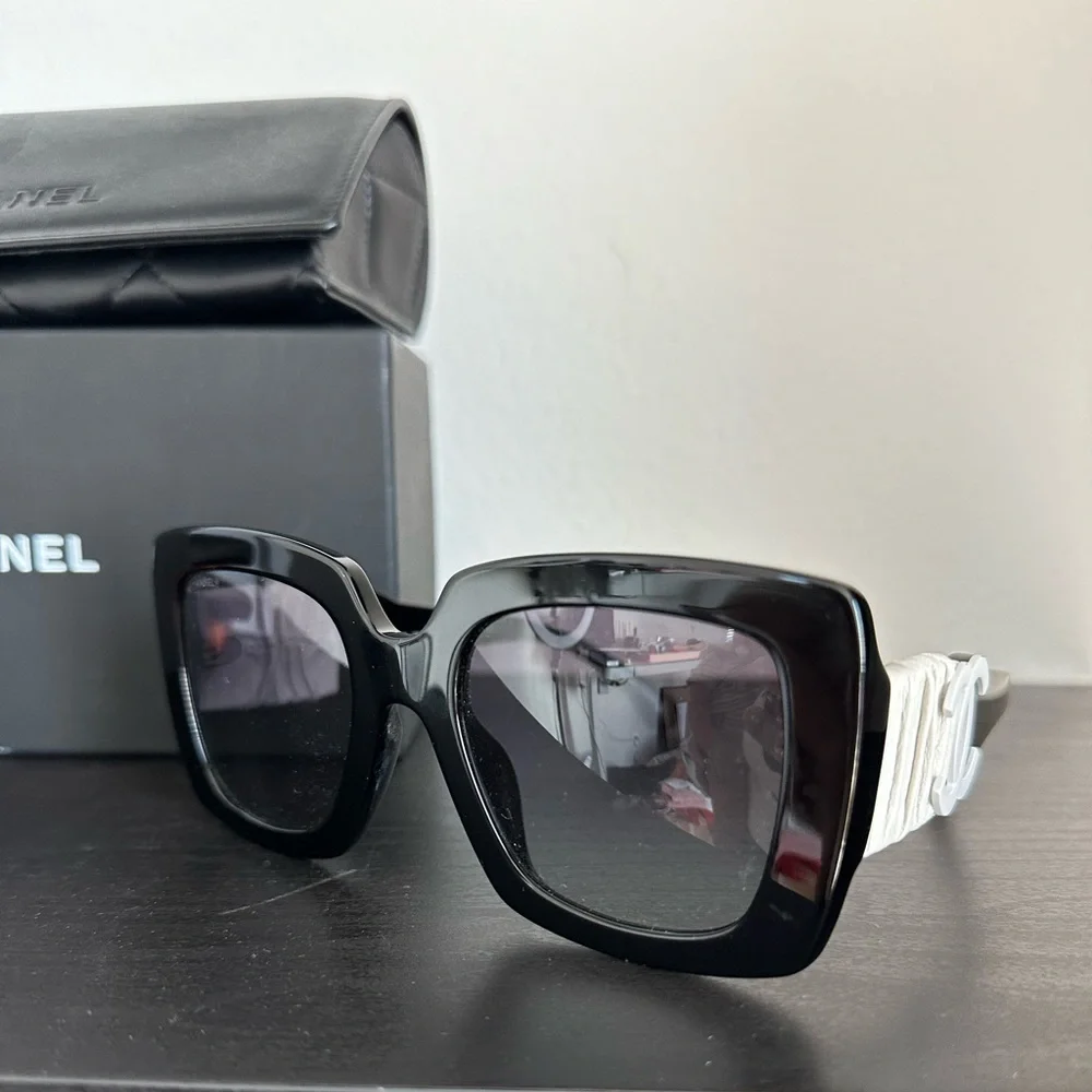 CHANEL classic oversized